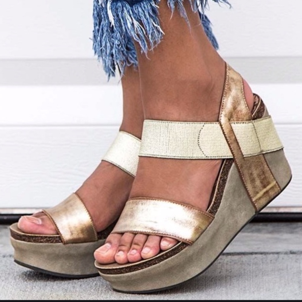 OTBT Bushnell New Pewter Leather Platform Sandals